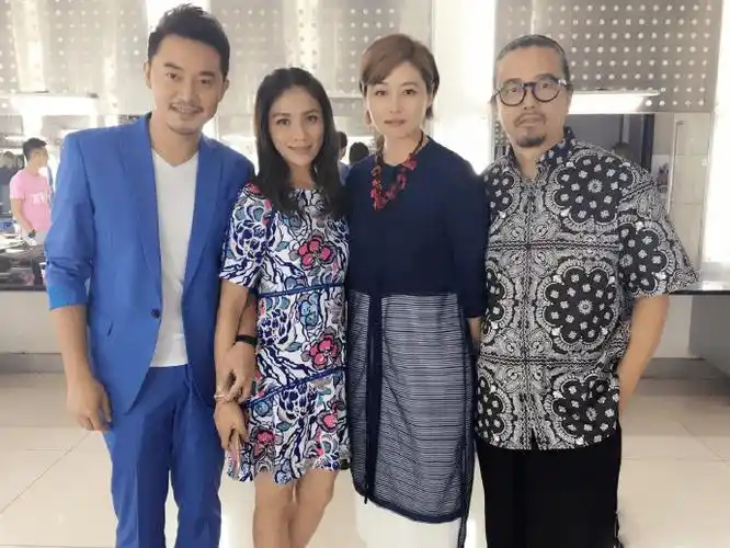 老公白发扎起来潮,17岁女儿留短发像男孩子_显得_感觉_衣服