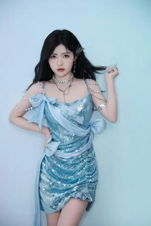 赖美云逐龙舞台太拽了#舞台上的小七又美又飒,一首《逐龙》气场全开