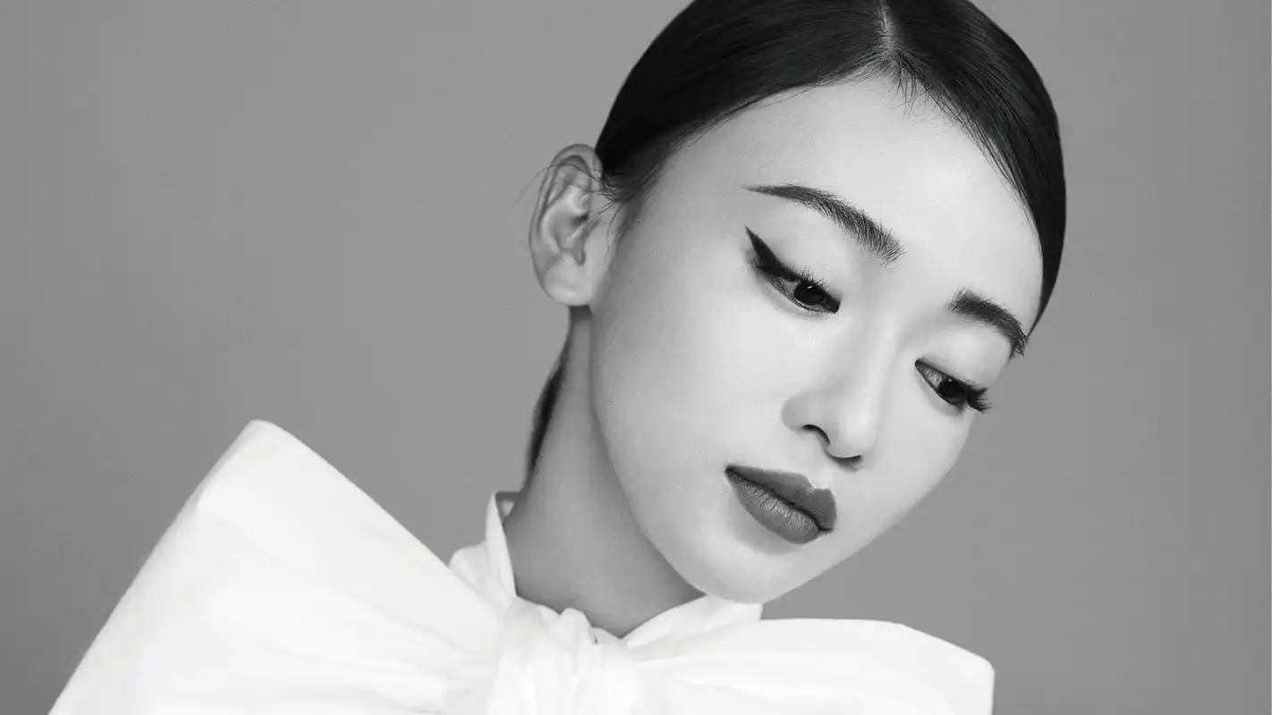 高清无水印,美女明星吴谨言桌面壁纸下载(14张)