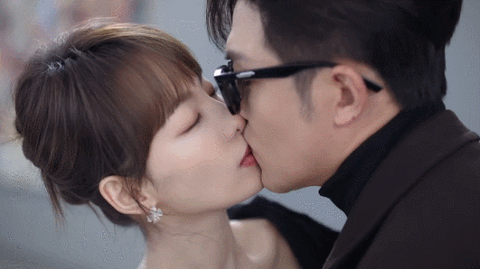 "张小斐绿了童瑶,冯绍峰仍羡慕不已"