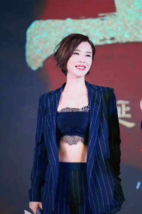 余男胡军接力"当家" 文艺女神演绎《上海王》