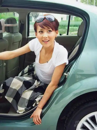 曾经从"我型我秀"一路走来的美女新星——贾青成了众多媒体关注的焦点