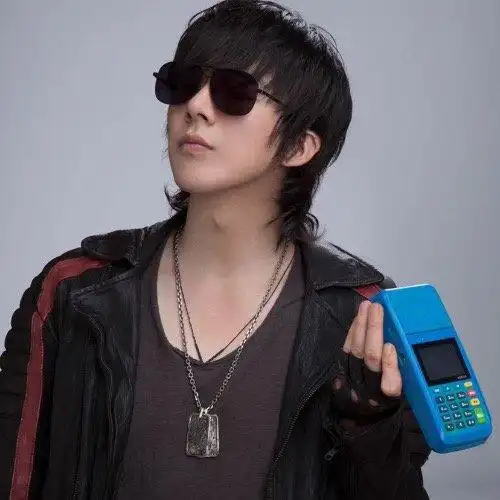 刘宇宁发文告别黑眼镜