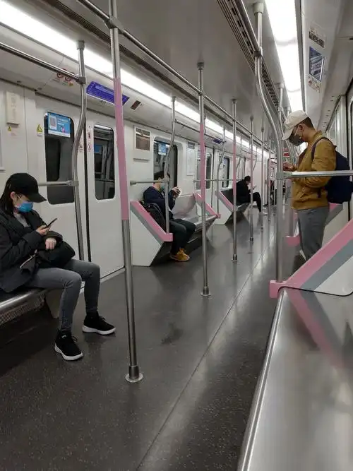 封城后第一次坐地铁