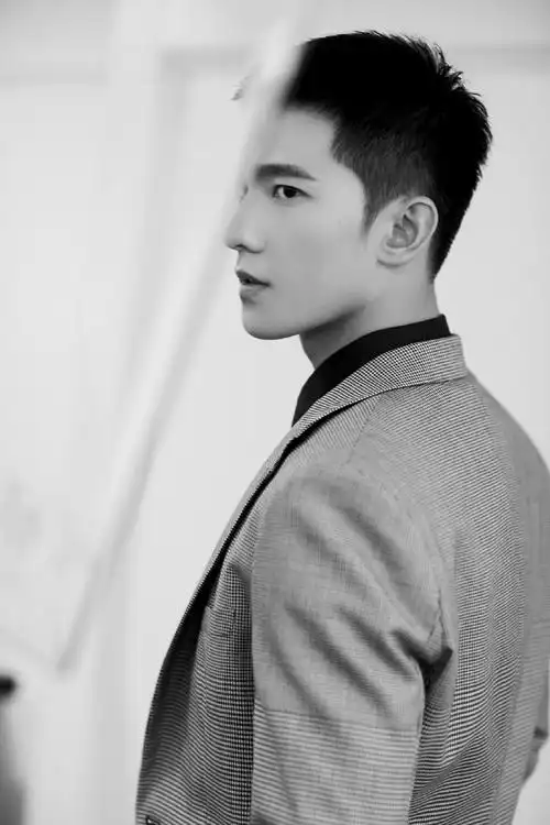 杨洋短发清爽帅气图片38