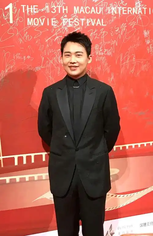 郭麒麟获得澳门电影影帝奖感谢恩师于谦传承师门了