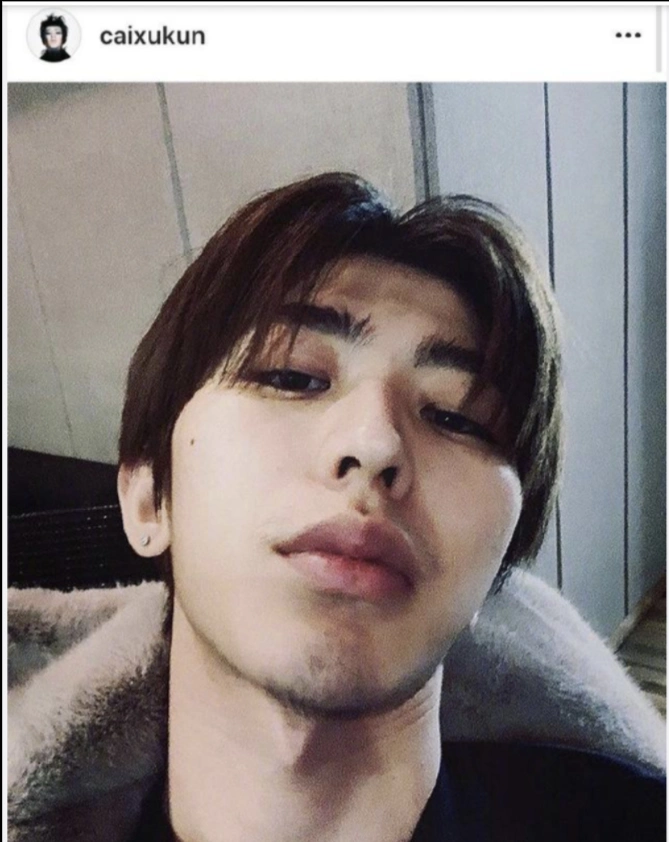 看着真帅,当看到蔡徐坤"素颜胡渣"照,才知道他有多男人_化妆