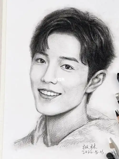作画工具:炭笔,纸擦笔,高光笔等#素描  #画明星  #肖战