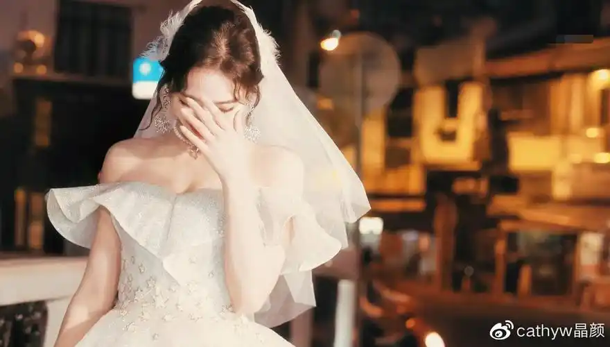 snh48许佳琪毕业婚纱照,美艳动人,网友:美如落入人间的仙女!