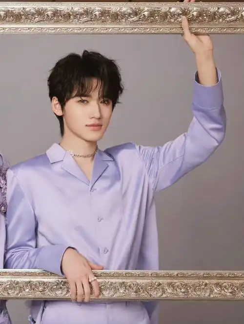 宋亚轩珍珠戒指##宋亚轩刘耀文新歌上线双人合照##宋亚轩鲜花巫装