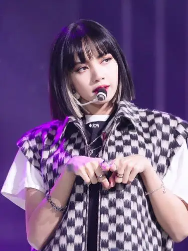 lisa最新短发发型 所有造型里 最喜欢她短发_发型_染发_女生短发发型