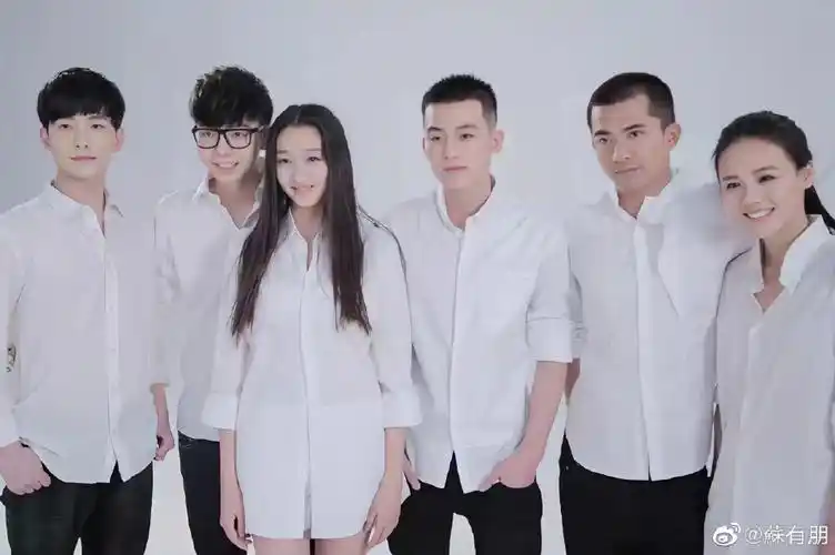 电影左耳上映七周年导演苏有朋晒杨洋关晓彤等旧照