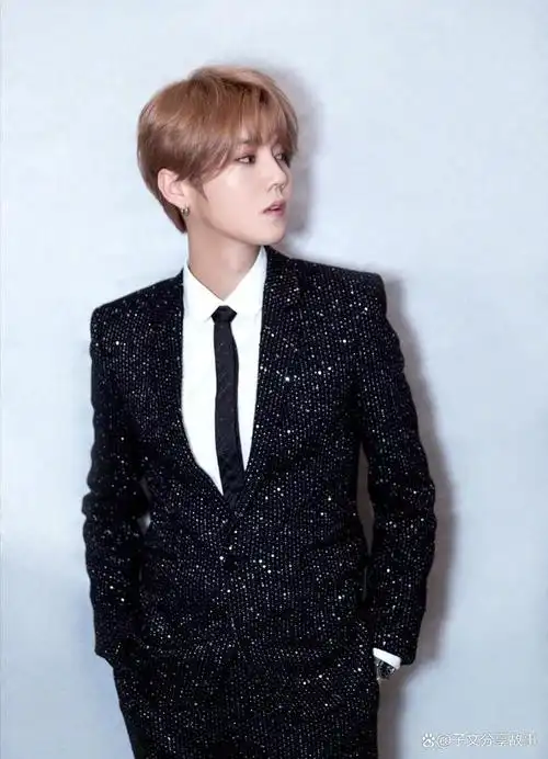 张艺兴亮片重工西装帅气有型,六位男星身着亮片西装让人移不开眼