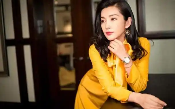 交际花李冰冰现形记讨好大佬陪睡上位拍一部戏换一个伴侣