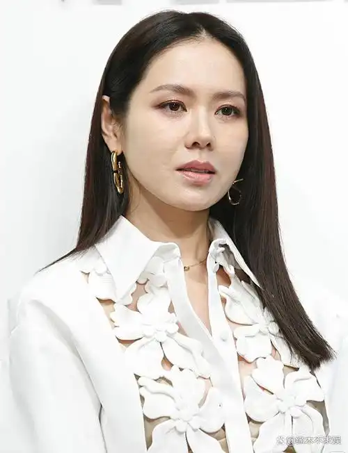 42岁孙艺珍新生图来了皱纹明显衰老太多膝盖伤痕明显