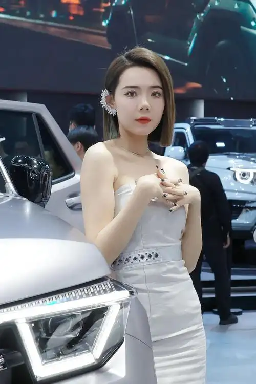 广州车展谁家模特最好看?广本请来李凉凉,雪佛兰力压起亚