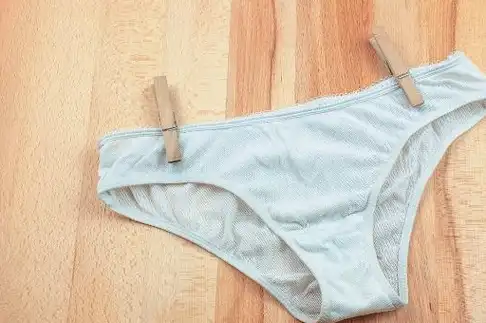 上面有棕褐色的分泌物正常情况下,孕妈在怀孕以后,分泌物应该是浅色的