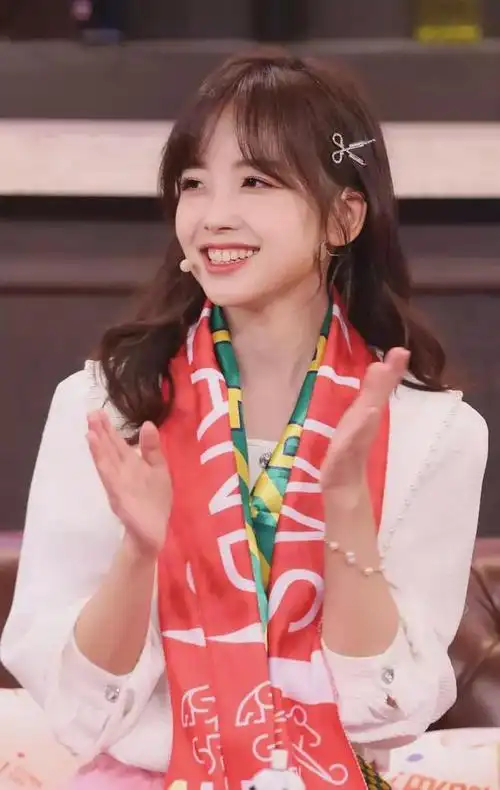 央视王冰冰晒近况正式走出低谷状态好到爆完全没有疲惫的神态