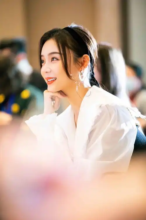 袁姗姗出席《江山如此多娇》发布会!坦言:希望更多丁真能火__凤凰网