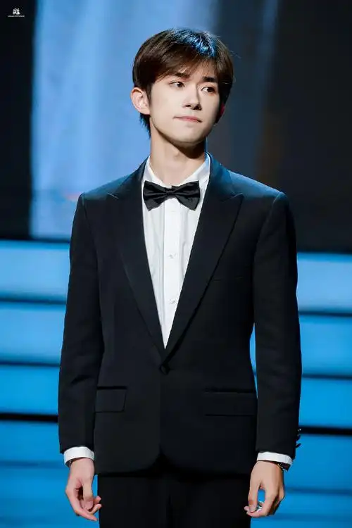 易烊千玺 米兰时装周