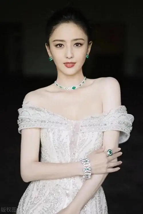 佟丽娅这身材,这才是尤物啊!