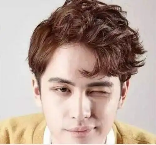 男生三七分括号刘海发型