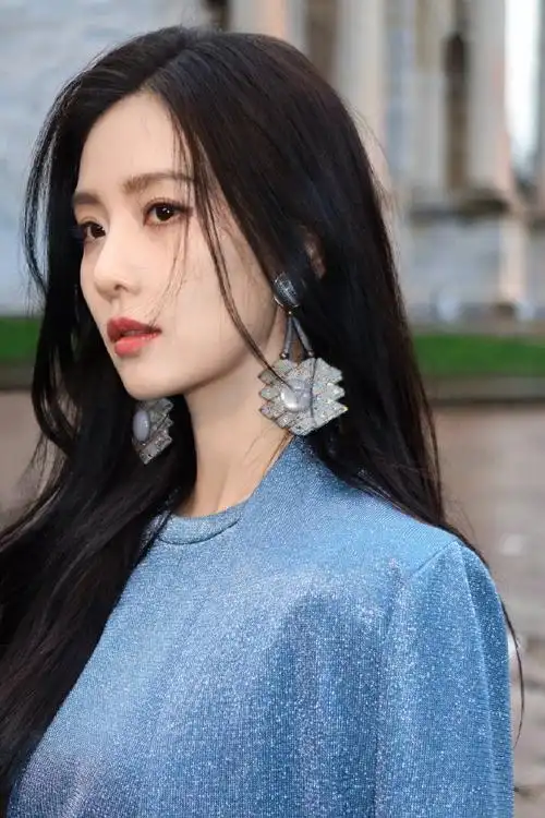 armani秀场#全世界都会吻上今天的刘诗诗优雅的东方美人与顶级的品牌