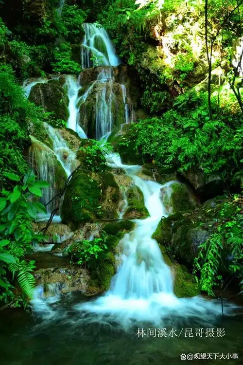 龙潭河置身于青山绿水之中,进入景区便融入大