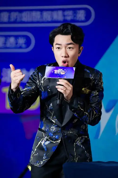 王祖蓝快手直播首秀 明星网红齐助阵 开播 3 分钟人气破 100 万