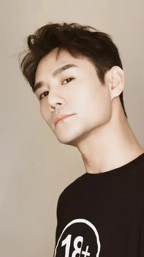 王凯向风而行##王凯顾南亭#自拍有总比没有强@王凯kkw