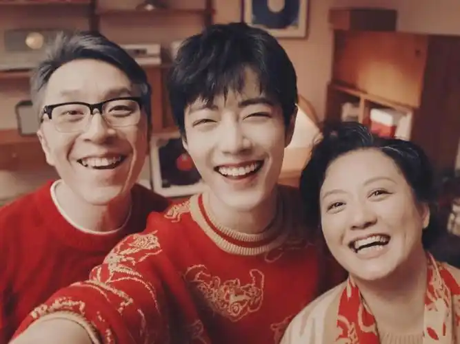 肖战全家福太温馨了