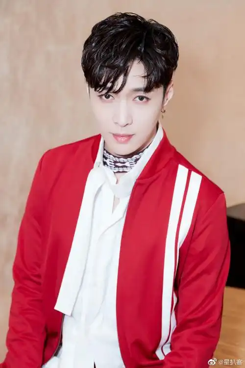 张艺兴紫发海报