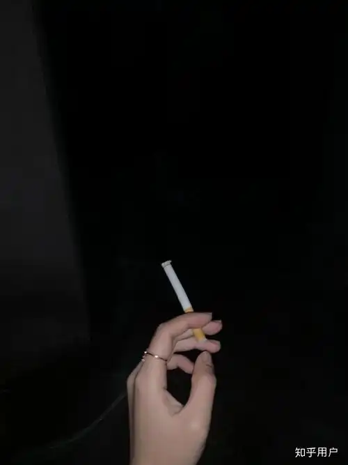 男生喜欢抽烟的女生嘛? - 知乎