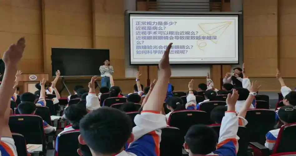 5月31日贵州省人民医院医生到贵州师范大学云岩实验中学进行了"目浴