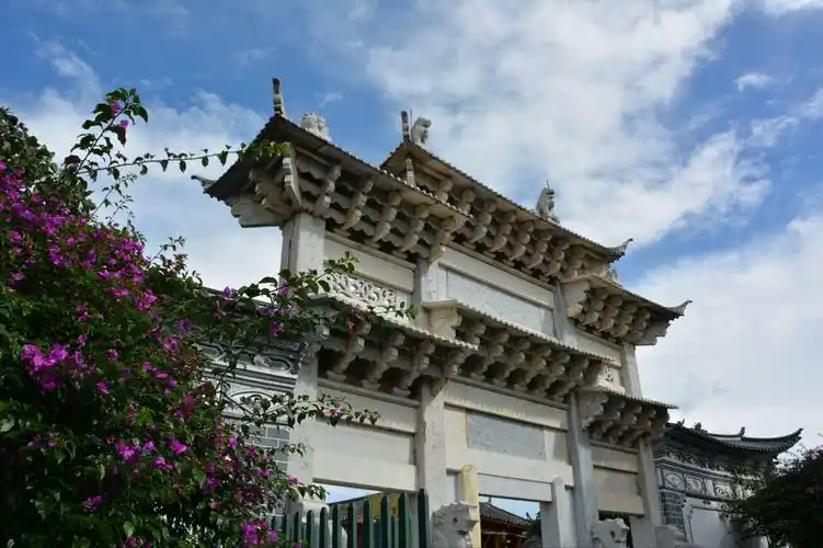 花千骨担心其报复长留,从而掀起一场腥风血雨绝情殿外,笙箫默与白子画
