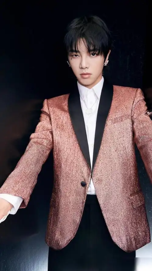 歌手华晨宇中华小曲库演唱实力派来看帅照