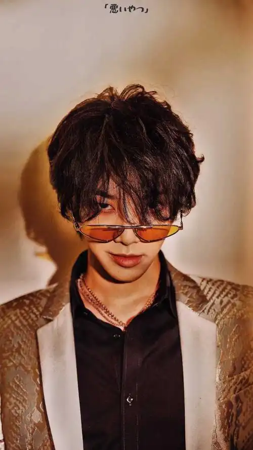 华晨宇有哪些很a的照片?