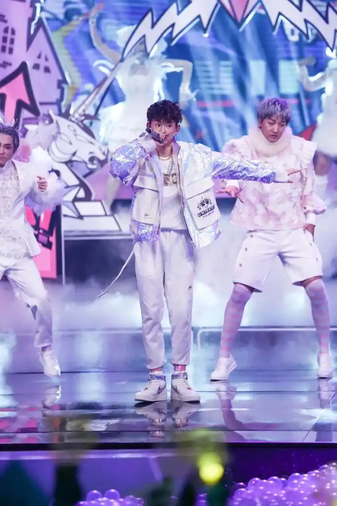 [nine percent][新闻]180921 《中国音乐公告牌》小鬼上演梦幻世界 携