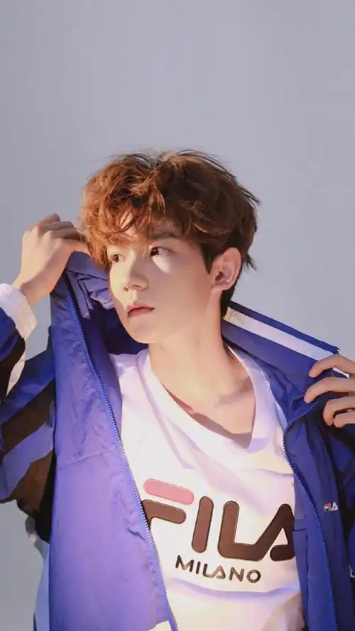 王源帅气时尚写真手机壁纸