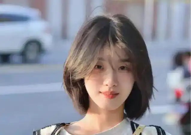 八字刘海配短发好看吗-好发型