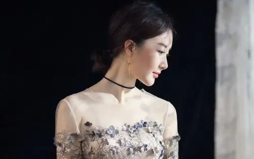 舒畅图片壁纸-美女壁纸-高清美女图片-娟娟壁纸