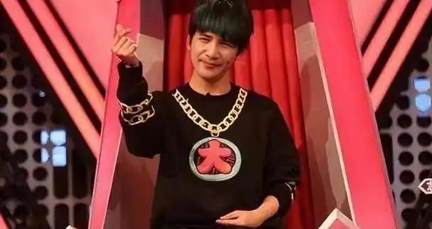 大张伟认真起来竟有几分薛之谦的深情,这可真是让人意外.