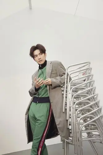 钟汉良封面大片曝光 时尚男神诠释慵懒风