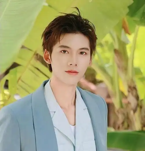 迪丽热巴,彭小苒,邓超元,童瑶,蔡徐坤,毛晓彤