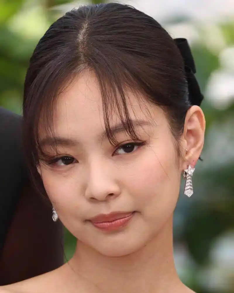 生图镜头下的jennie,真实状态一目了然,网友:太丑了!