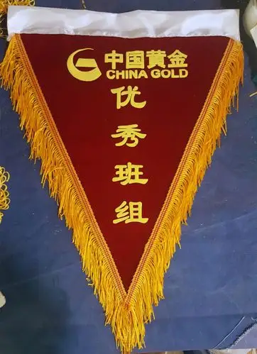 高档发泡流动三角旗金字绒布锦旗厂家定做平绒锦旗