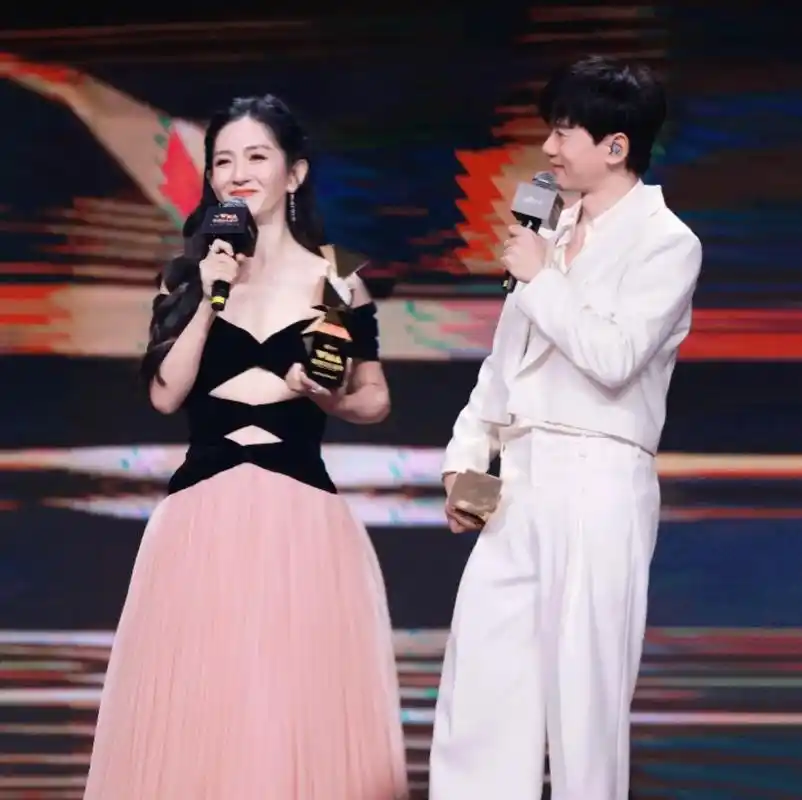 张杰谢娜 #娱乐圈 #双向奔赴 #爱情的样子 #从白纱到白 - 抖音