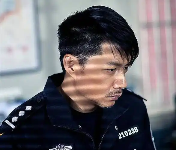 演警察不招吐槽的男星,只服这10位,阳刚正气不说还最具警察气质_角色