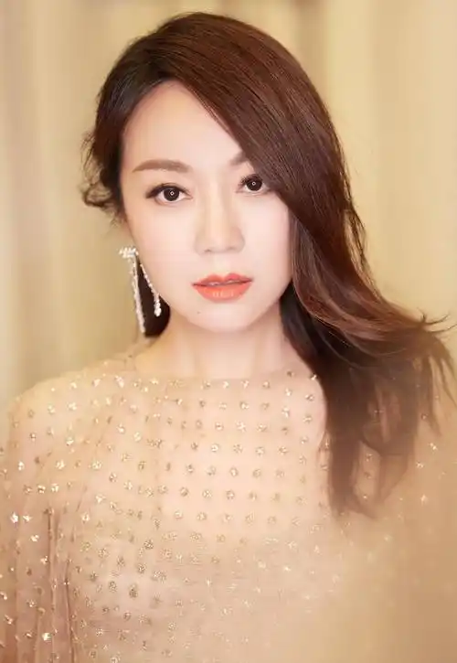 分手18年了,闫妮和前夫邹伟的人生状况,有何不同?