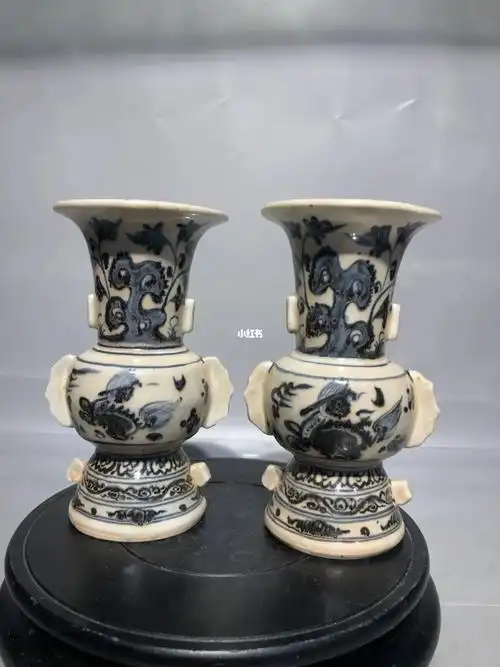 空白期花觚一对